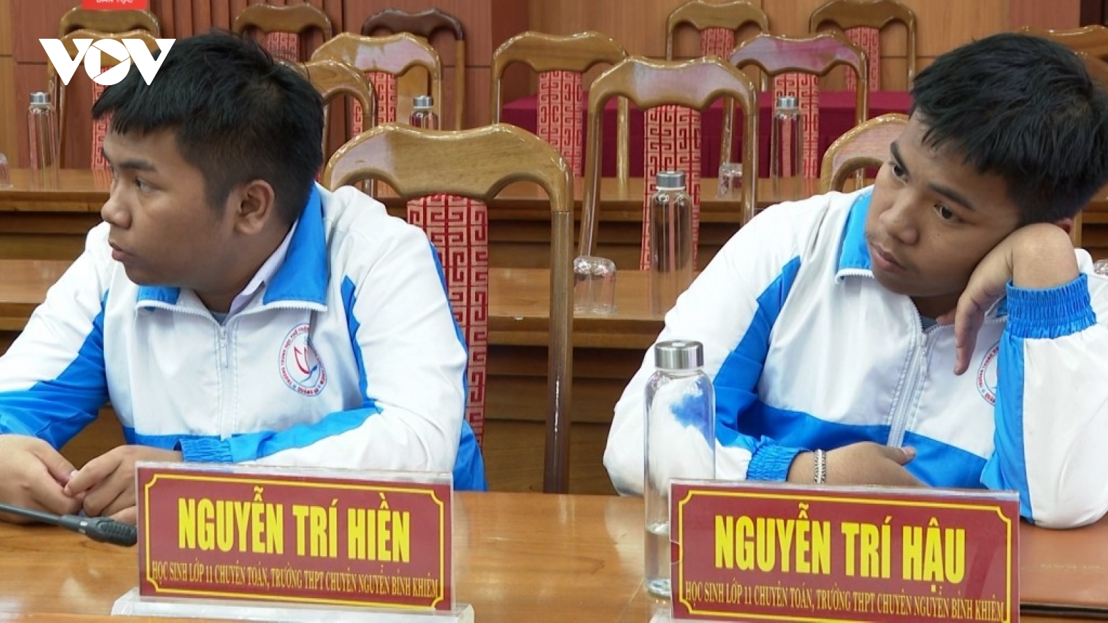 Anh em song sinh xứ Quảng cùng đoạt giải toán quốc tế